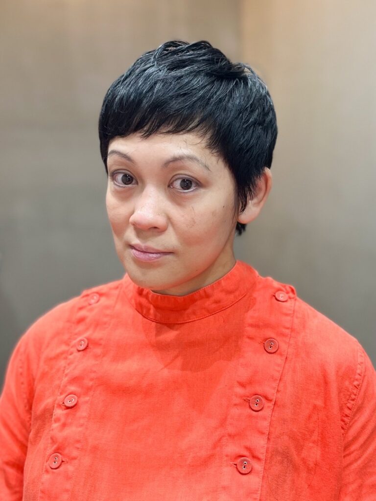 40代、くせ毛のボブからセシル系ベリーショートへ｜短い前髪ですっきり／正面・アフター